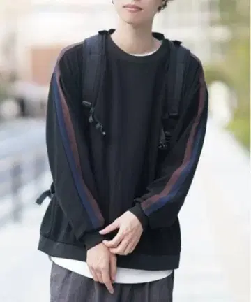 [ 완판템 ] doopz 라인 슬리브 맨투맨