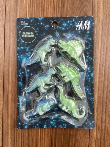 레어 새상품 미개봉 H&M 공룡 피규어 세트 6체 어둠 속에서 빛나는