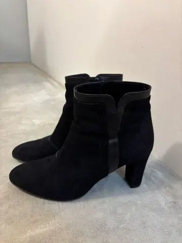 다이애나 숏부츠 블랙 스웨이드