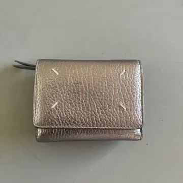 메탈릭 그레이 3단 폴더형 지갑