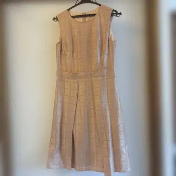 EPOCA 슬리브리스 무릎 기장 원피스 핑크 베이지