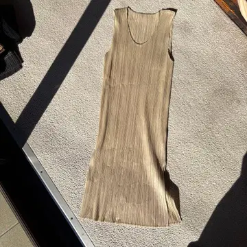 플리츠 플리츠 베이지 슬리브리스 롱