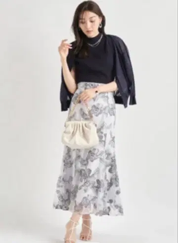 새상품급 저스길리티 튤 자수 레이스 스커트 JUSGLITTY