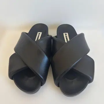 JIL SANDER 크로스 스트랩 샌들 블랙 37