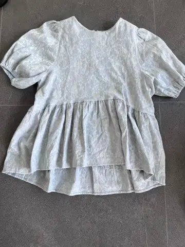 ENEU 라이트 블루 프릴 반팔 상의