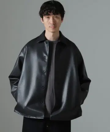 [가격 인하 요청 환영] 나노 유니버스 버튼 달린 가죽 자켓