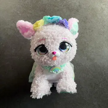 폭신폭신한 연보라색 봉제 인형 배터리로 움직입니다