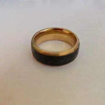 골드와 블랙의 반지 사이즈 19호
