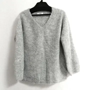 내추럴 뷰티 베이직의 알파카 혼방 모헤어 니트