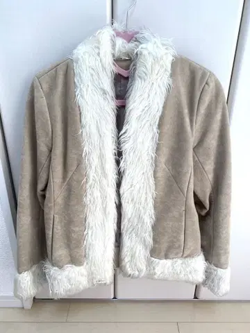 베이지 인조 모피 자켓