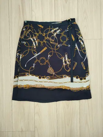 플레어 스커트 네이비 골드 체인 프린트