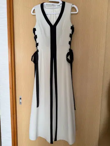 SNIDEL 사이드 플리츠 바이컬러 원피스