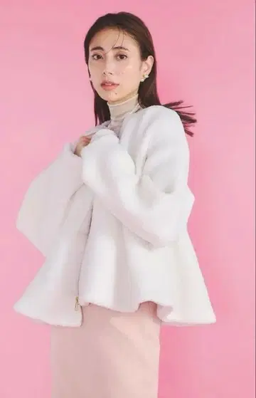 새상품 CELFORD 보아 페플럼 자켓