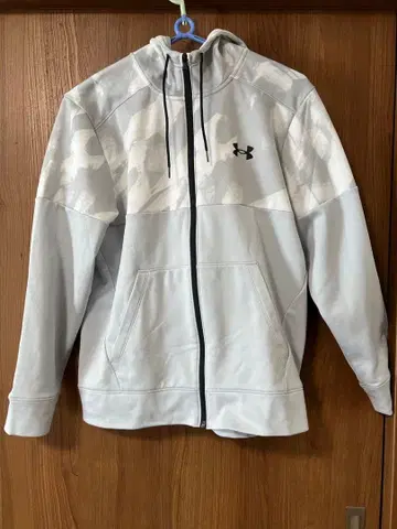 언더아머 후드티 L 사이즈