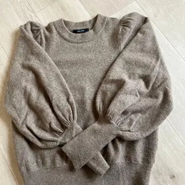 저널 스탠다드 브라운 퍼프 슬리브 니트