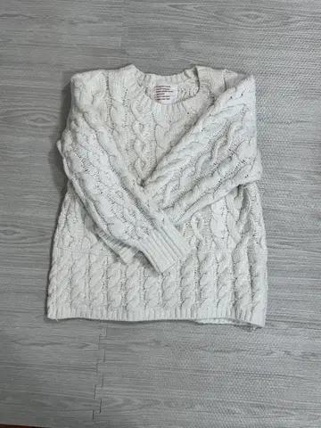 젤라또피케 화이트 케이블 니트