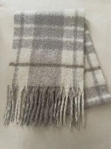 화이트 그레이 체크 머플러