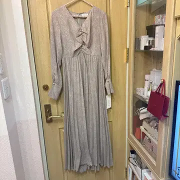 새상품 택 포함 프레이ID V넥 긴팔 플리츠 원피스