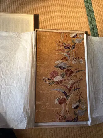후쿠로 오비 박스 포함 (별도 상자) 초화 문양 금색 브라운 계열