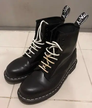 닥터마틴 화이트 스티치 8홀 UK9