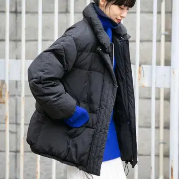 KBF 커브 슬리브 볼륨 패딩 자켓 블랙