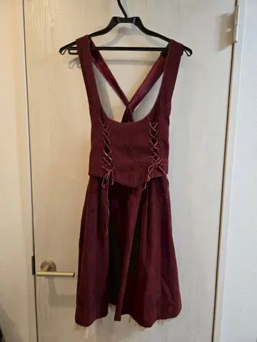 Secret Honey 버건디 스웨이드풍 레이스업 원피스