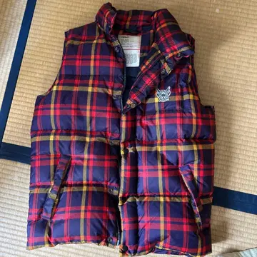 체크 무늬 다운 베스트