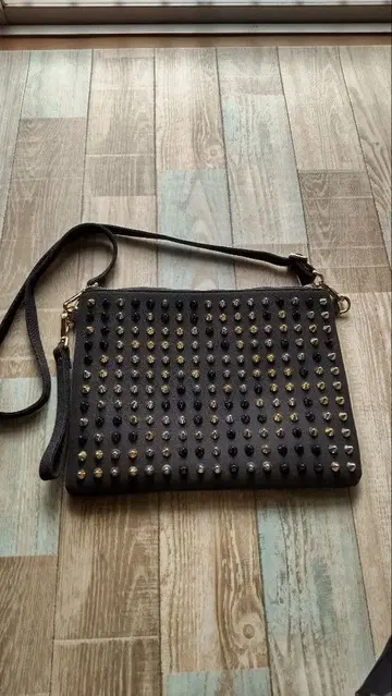 DIAVEL 스터드 장식 블랙 클러치백
