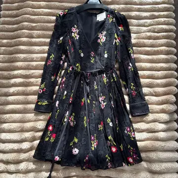 케이트 스페이드 플라워 자수 원피스 사이즈 2