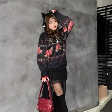 CALNAMUR 로즈 & 리본 자카드 니트