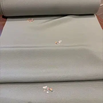 연한 새싹색 미니 꽃무늬 자수 코몬 옷감 아사히 가드 가공 완료