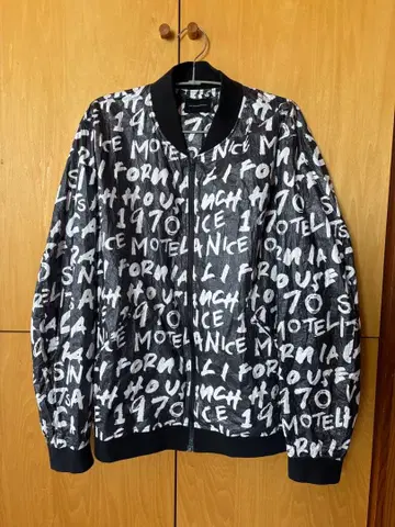 CALIFORNIA RANCH HOUSE 그래픽 블루종