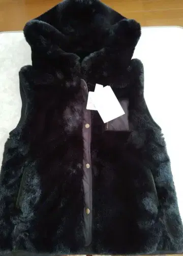 택 포함 미사용 새상품 GALENA 후드 부착 퍼 베스트 블랙