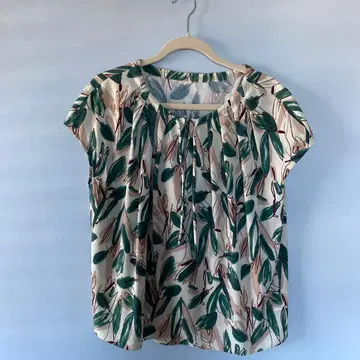 TOMORROWLAND 잎 패턴 프린트 반팔 블라우스