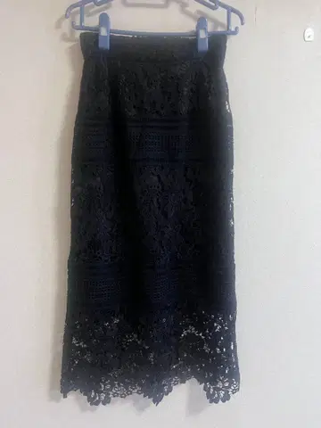 트란테안 네이비 플라워 레이스 타이트 스커트