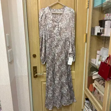 새상품 택 포함 SNIDEL 새틴 원단이 멋진 롱 플리츠 원피스