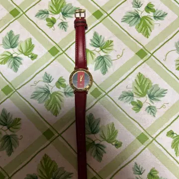 빨간색 가죽 밴드 아날로그 손목시계