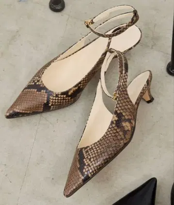 새상품급 GALLARDAGALANTE [ 2.718 ] 스트랩 펌프스