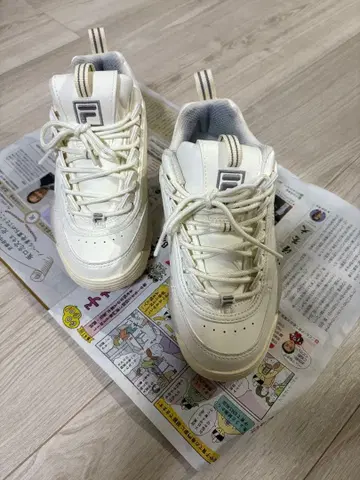 FILA 화이트 통굽 스니커즈 23.5cm