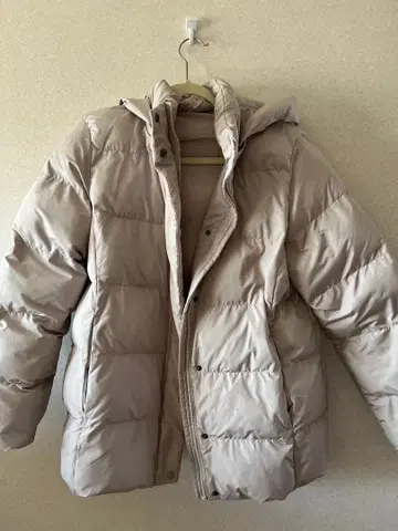 라이트 그레이 후드 부착 다운 자켓 미사용 새상품