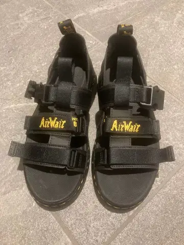 닥터 마틴스 피어슨 블랙 샌들 UK6