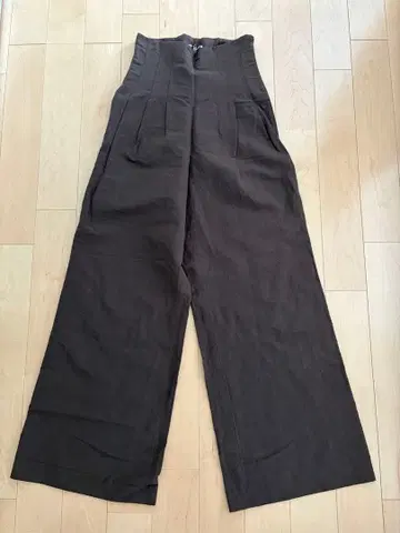 AURALEE 브라운 와이드 팬츠