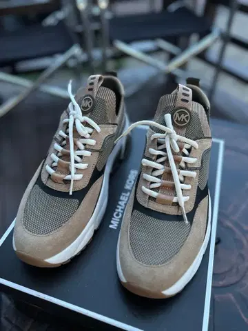 MICHAEL KORS 스포츠 스니커즈 베이지