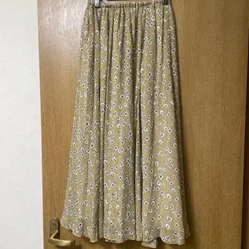 이에나 꽃무늬 롱 스커트 베이지
