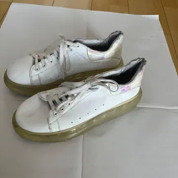 화이트 캐주얼 스니커즈 IN GOD WE TRUST