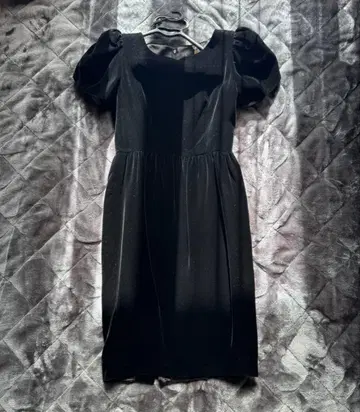 GENIE SOIR 블랙 무릎 기장 원피스