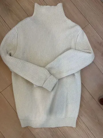 설날 가격 인하! ANDERSEN-ANDERSEN 화이트 터틀넥 스웨터