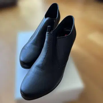 Aravon 블랙 지퍼 부티