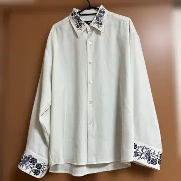 HARE 자수 화이트 긴팔 셔츠 S