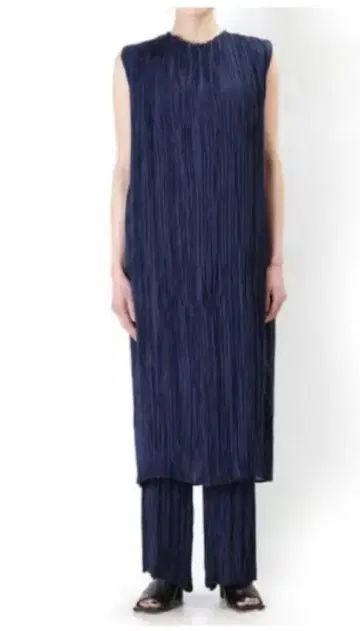 [ 1/4까지 한정판 ] HYKE 랜덤 플리츠 원피스